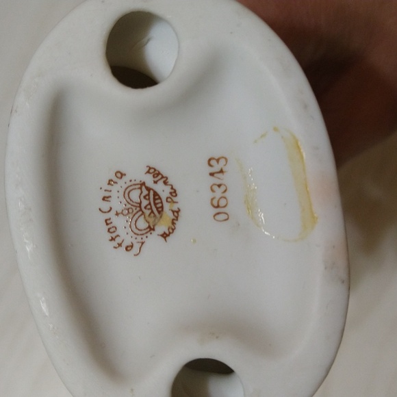 Vintage Lefton Young Boy Flying Kite "March" Figurine - Picture 3 of 3